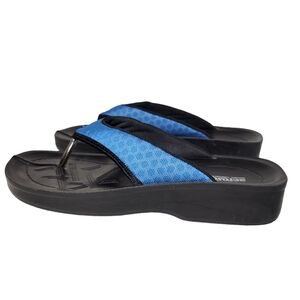 Aerosoft black and blue thong sandals Size 38/7